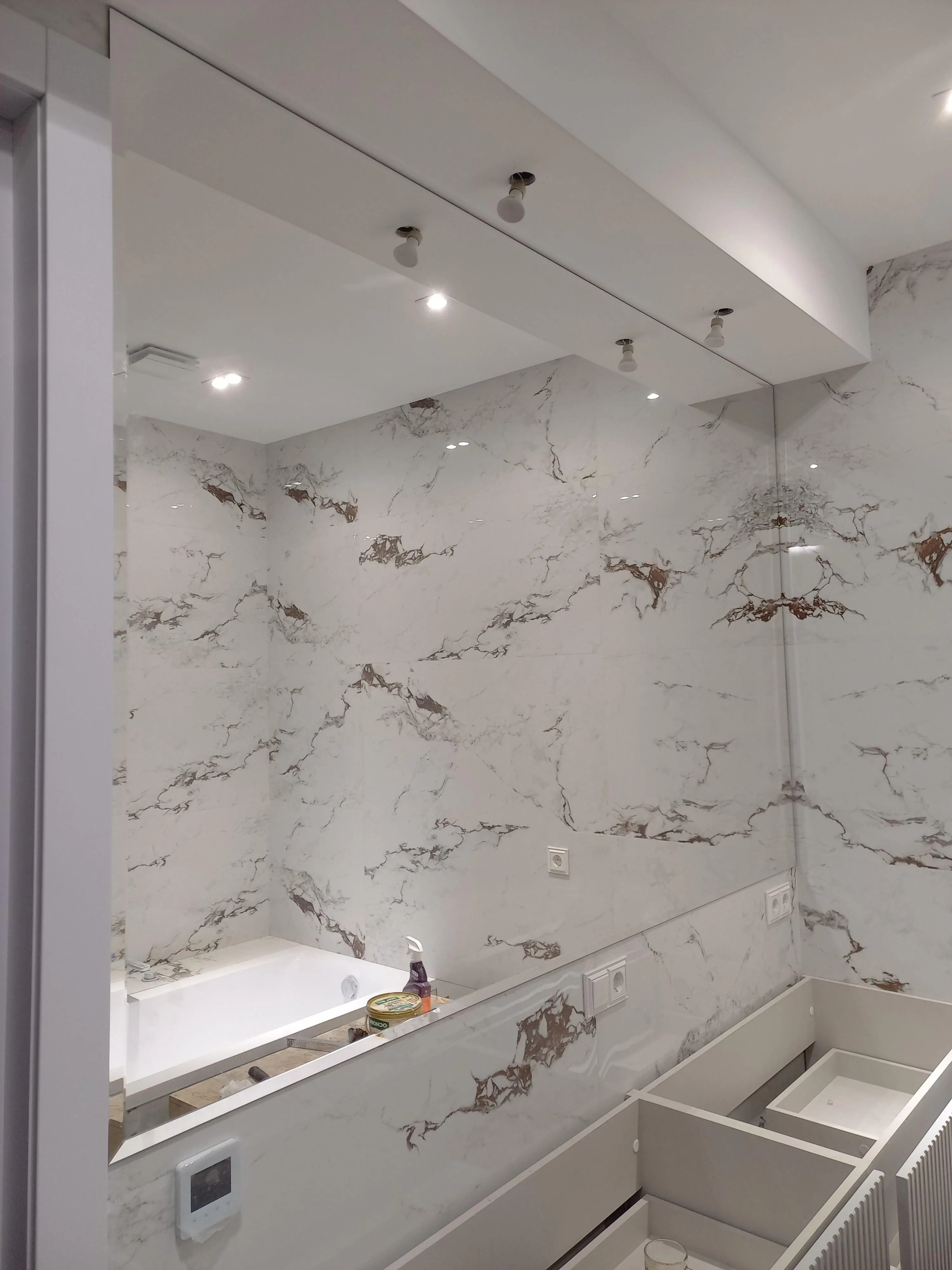 Наши проекты: Зеркала, душевая перегородка, двери распашные, дверь раздвижные