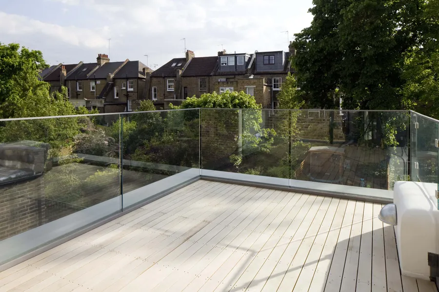 Стеклянные ограждения для крыш на заказ в Москве | Zerist