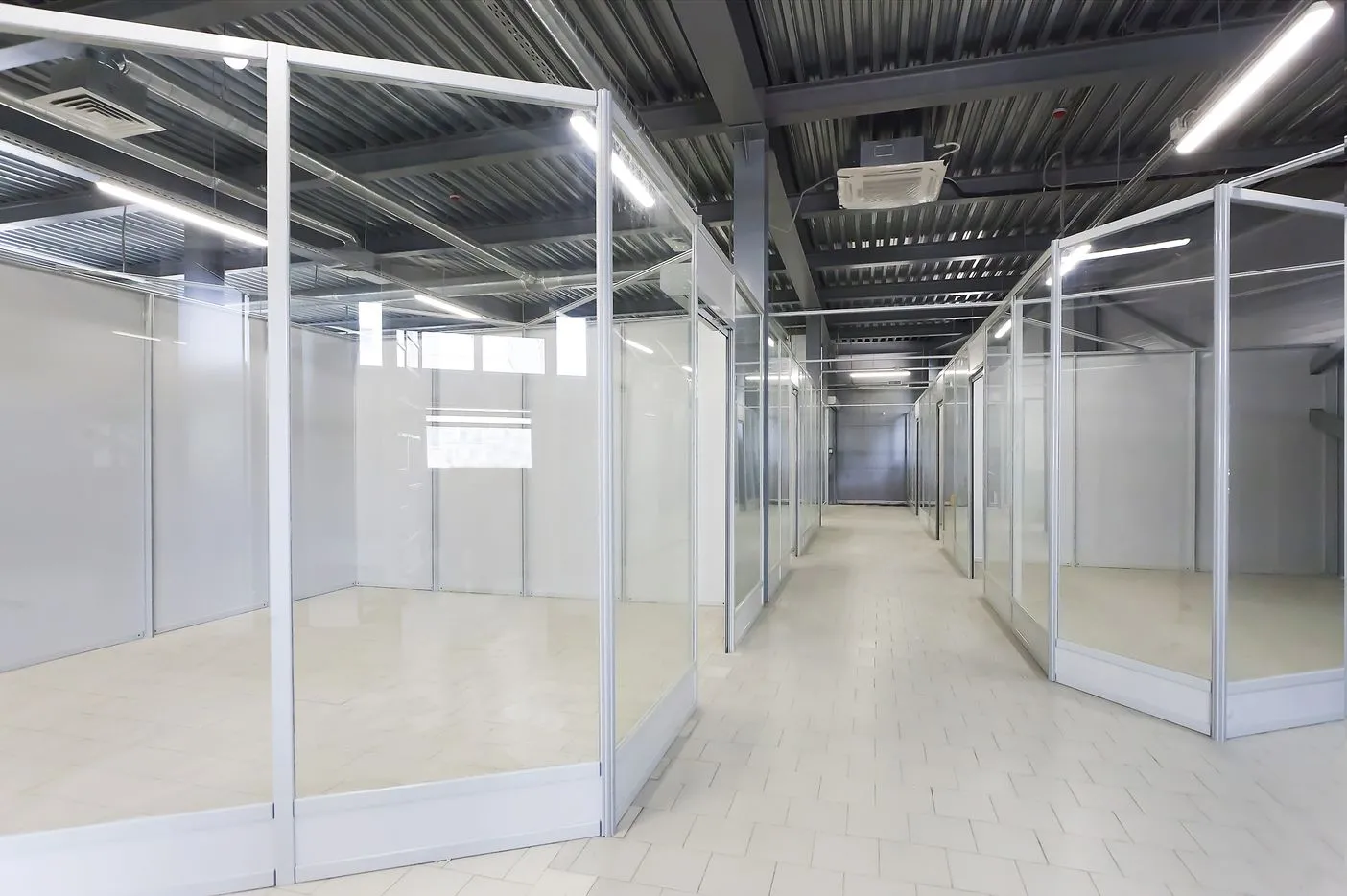 Торговые стеклянные перегородки для магазинов и павильонов на заказ в Москве | Zerist