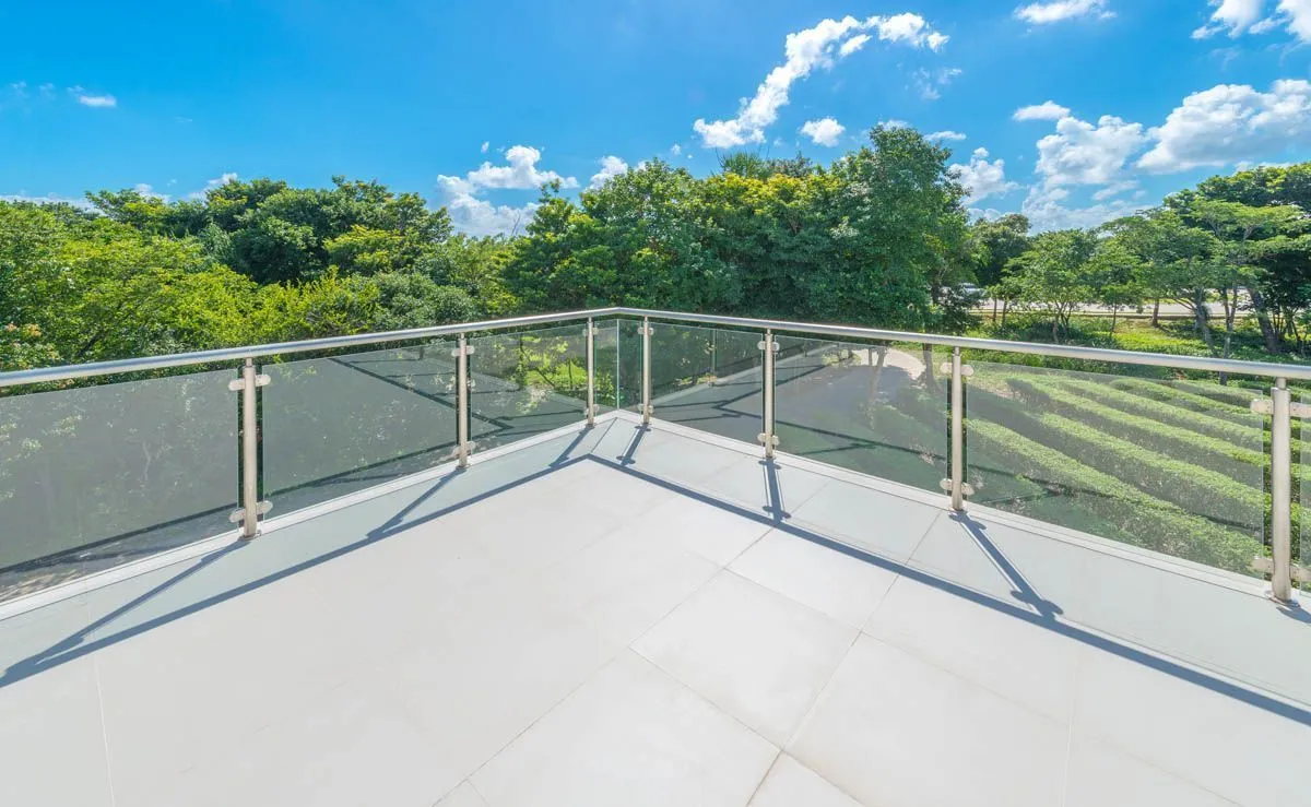 Стеклянные ограждения для улицы на заказ в Москве | Zerist