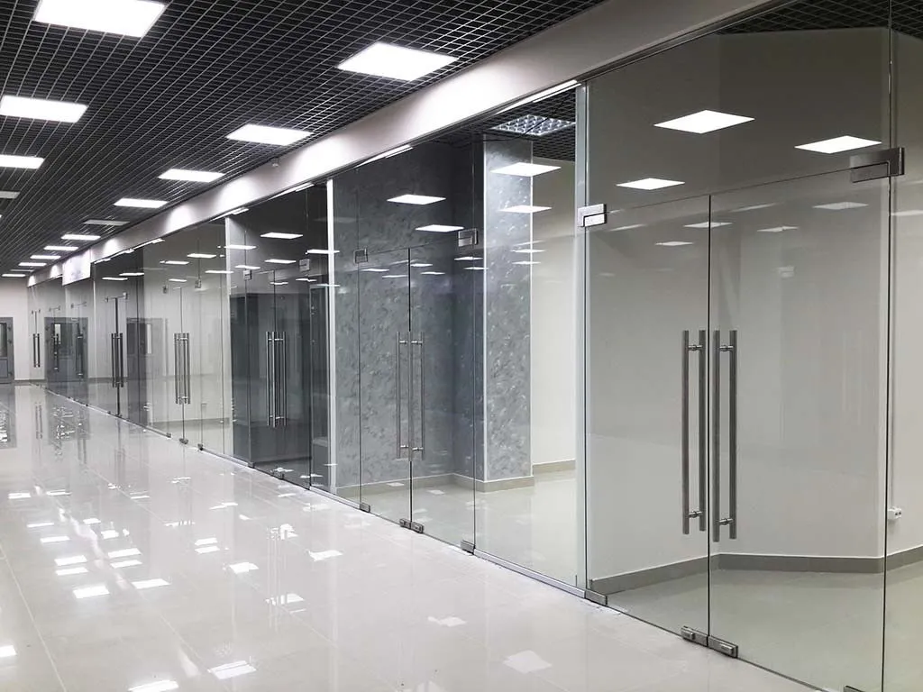Торговые перегородки из стекла на заказ в Москве | Zerist