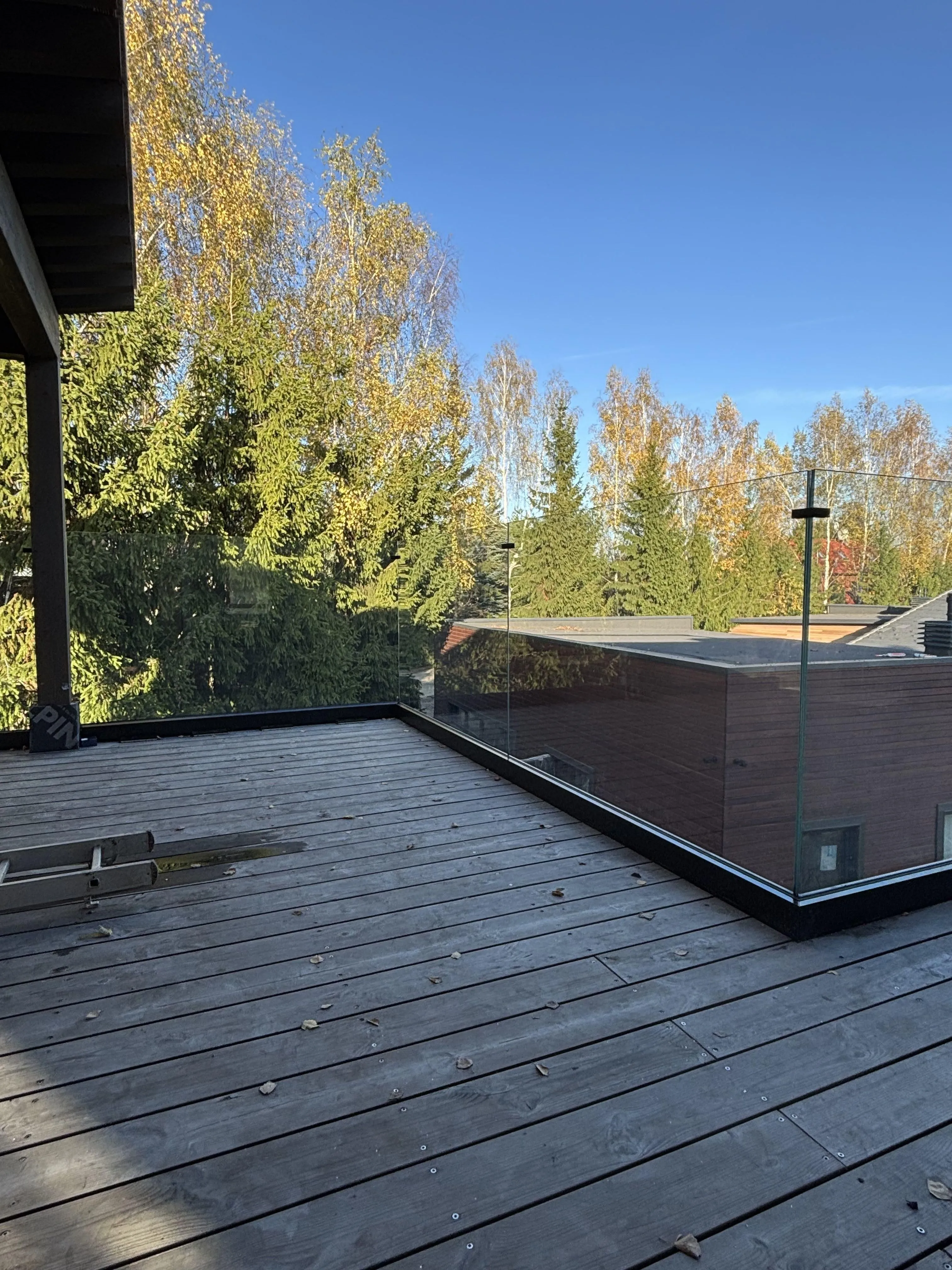 Стеклянные ограждения для крыш на заказ в Москве | Zerist