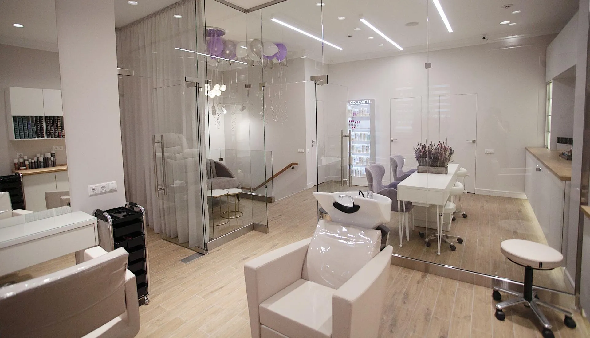 Стеклянные перегородки для салонов красоты на заказ в Москве | Zerist