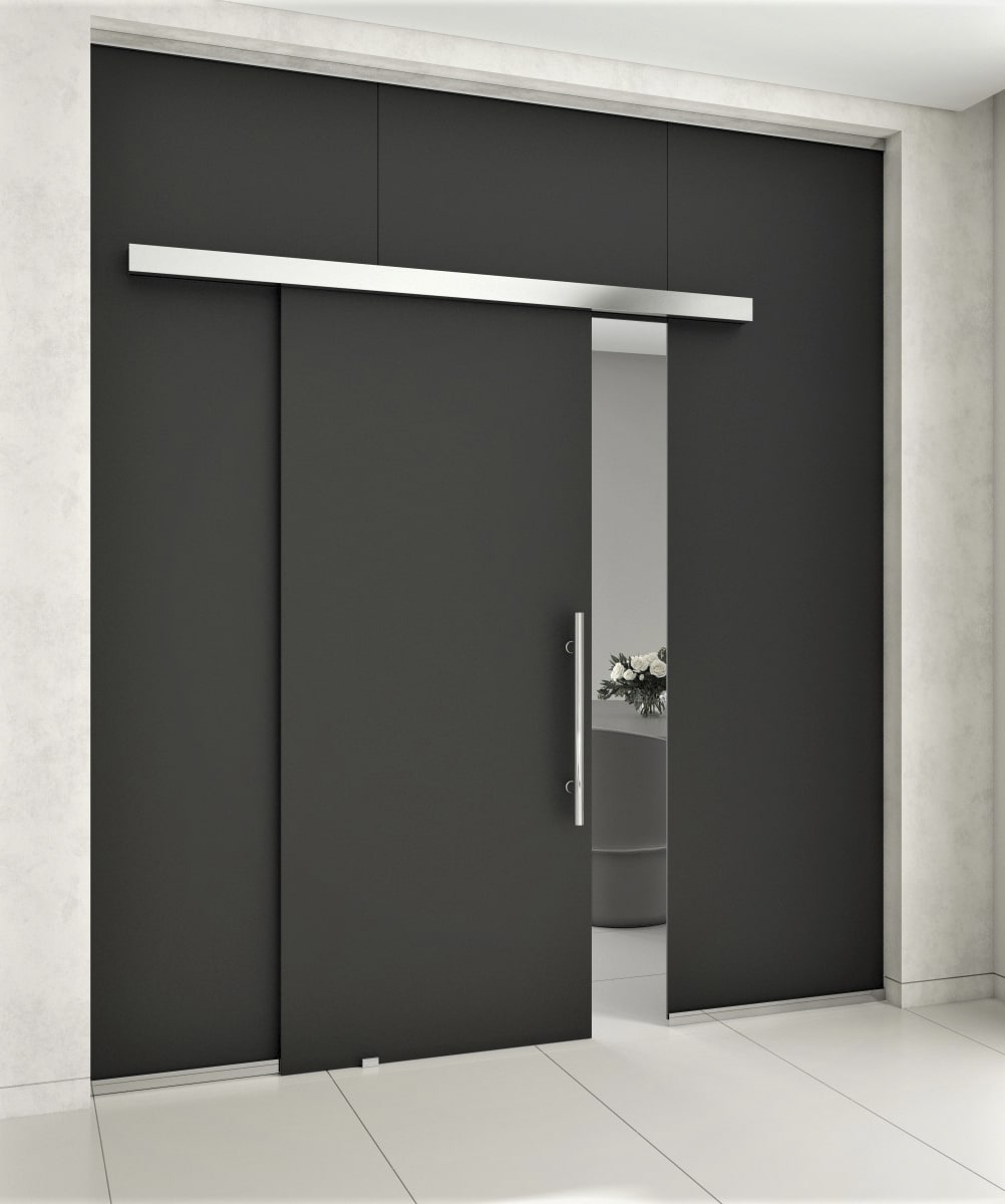Стеклянная перегородка с раздвижной дверью на скрытом механизме, с матовым декорированием, с черным стеклом 10 мм