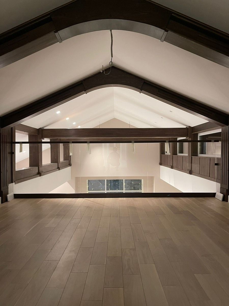 Стеклянные ограждения с деревянным поручнем на заказ в Москве | Zerist