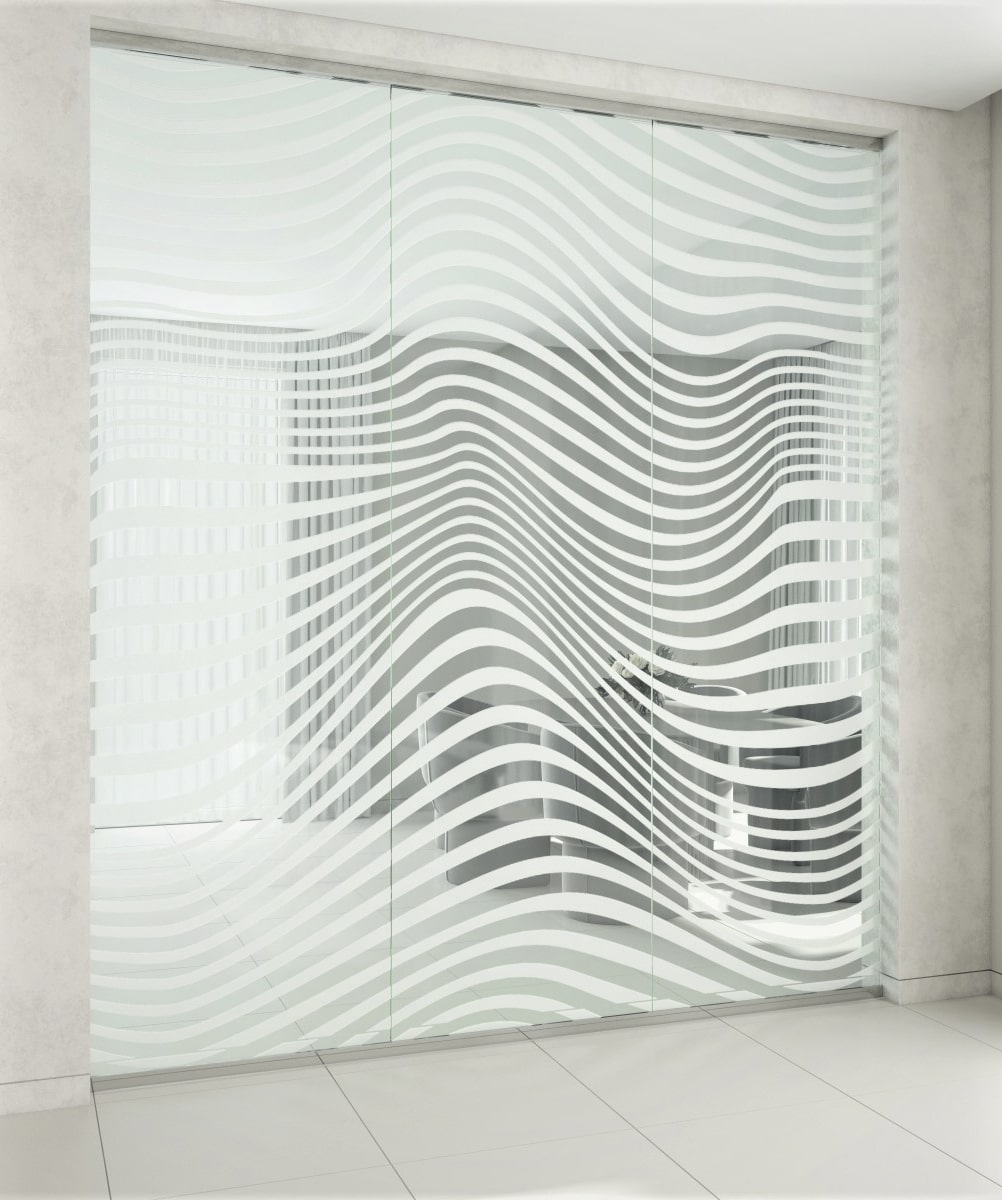 Стеклянная перегородка без дверей, с матовым художественным декорированием, с осветленным стеклом 10 мм