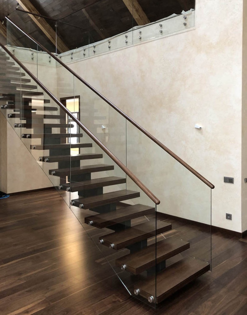 Стеклянные ограждения для лестниц - один из трендов дизайна интерьера 12